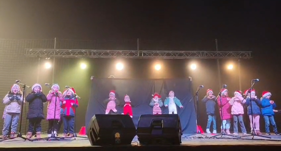 Naši prvašići širili blagdansku radost na Humanitarnom adventu u Kravarskom